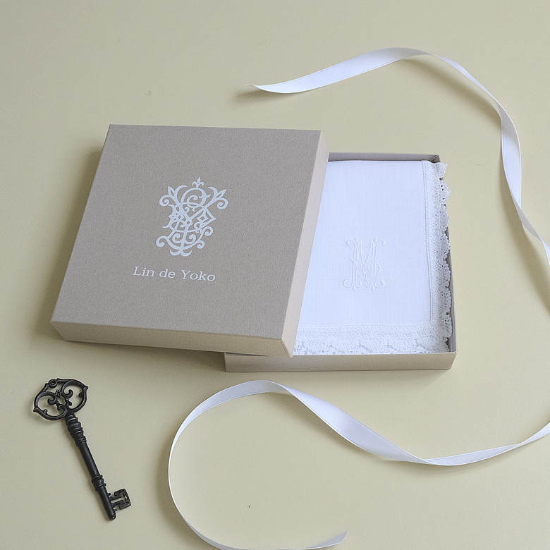 アンティークフランス 精緻な薊刺繍 公式 イニシャル花文字AB