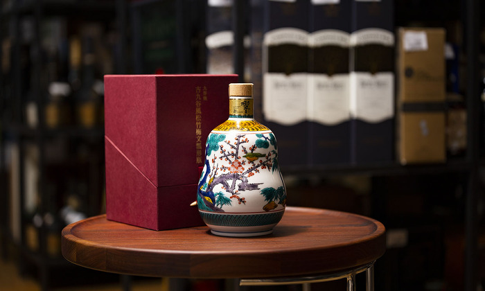 サントリー・陶器ウイスキーの買取はライフバケーションへ