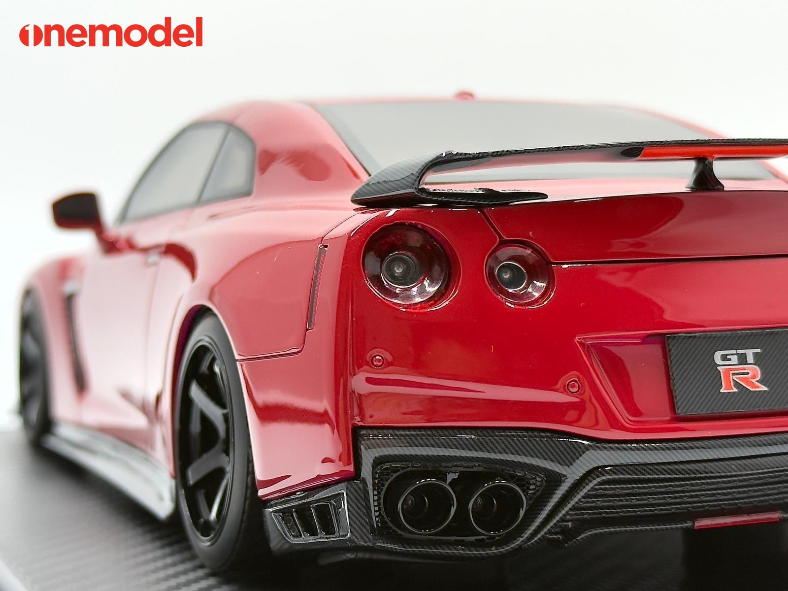 One Model 1:18 Nissan GT-R R35 Custom Edition in Passion Red
