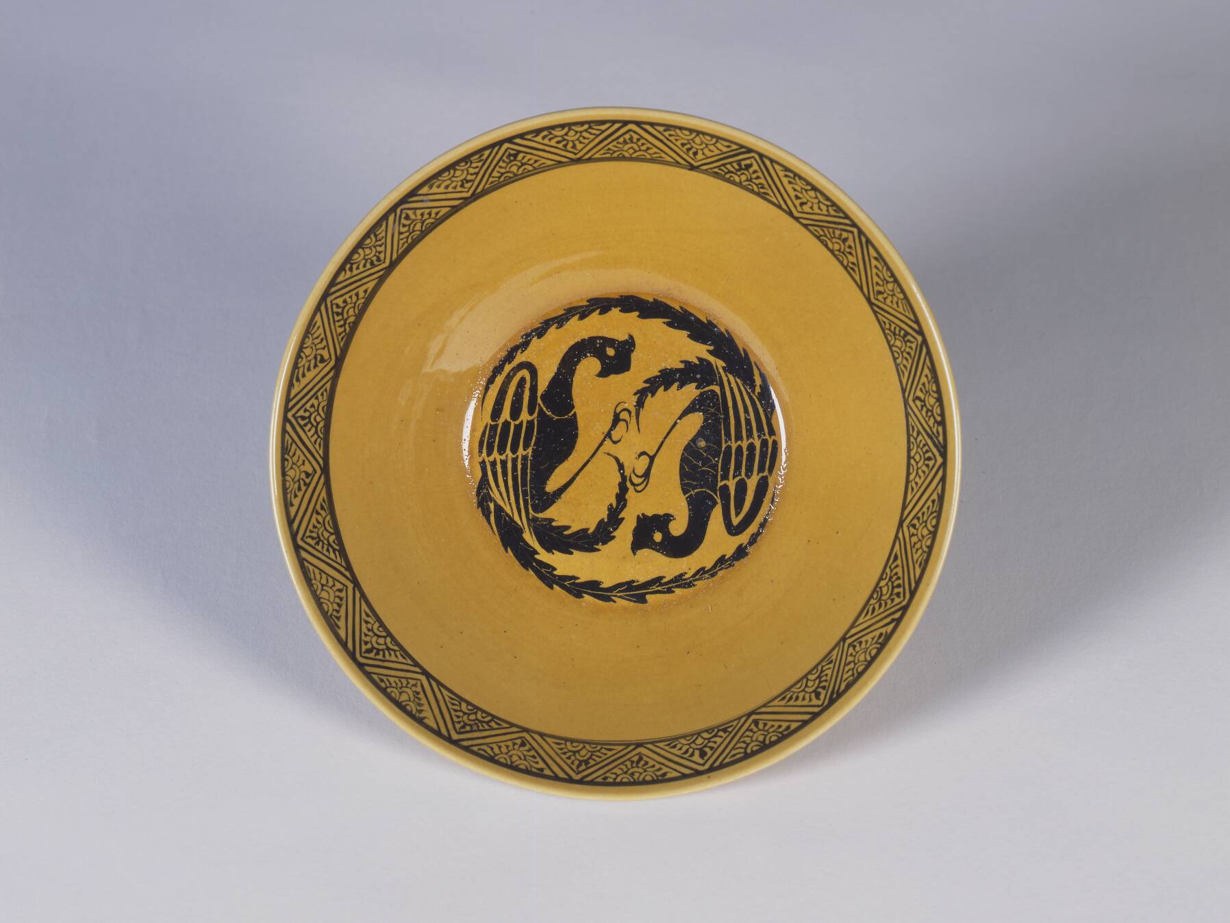 中国古美術 清時代 黄地粉彩龍文碗 雍正年製在銘 官窯 中国古美術 清