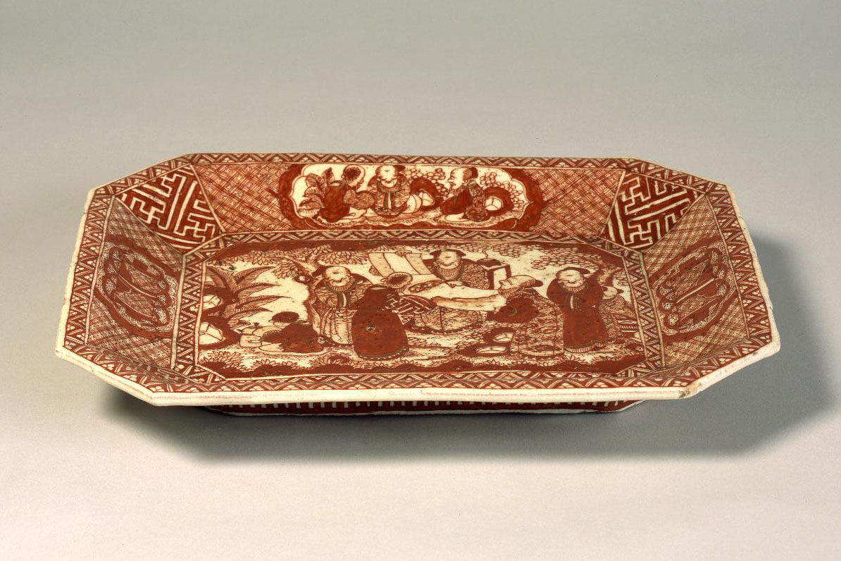 赤絵金彩唐人物図角皿 – 兵庫陶芸美術館 収蔵品データベース