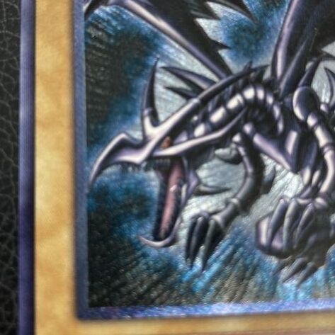 真紅眼の黒竜 レッドアイズ ブラックドラゴン レリーフ 親知らず 真紅