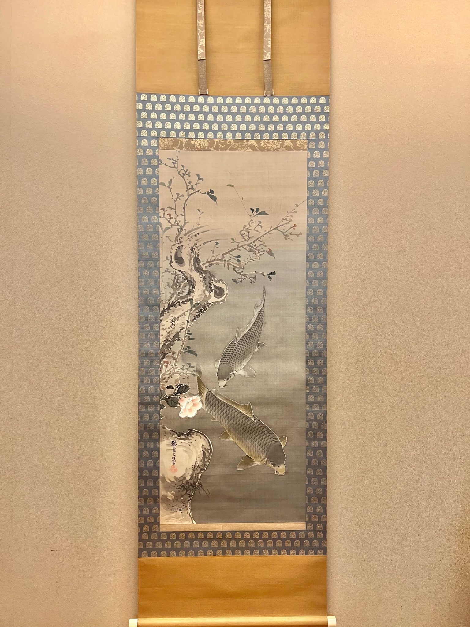 真作】「名品」 鳥取藩 黒田稲皐(遊鯉の図)掛け軸【識箱】 真作