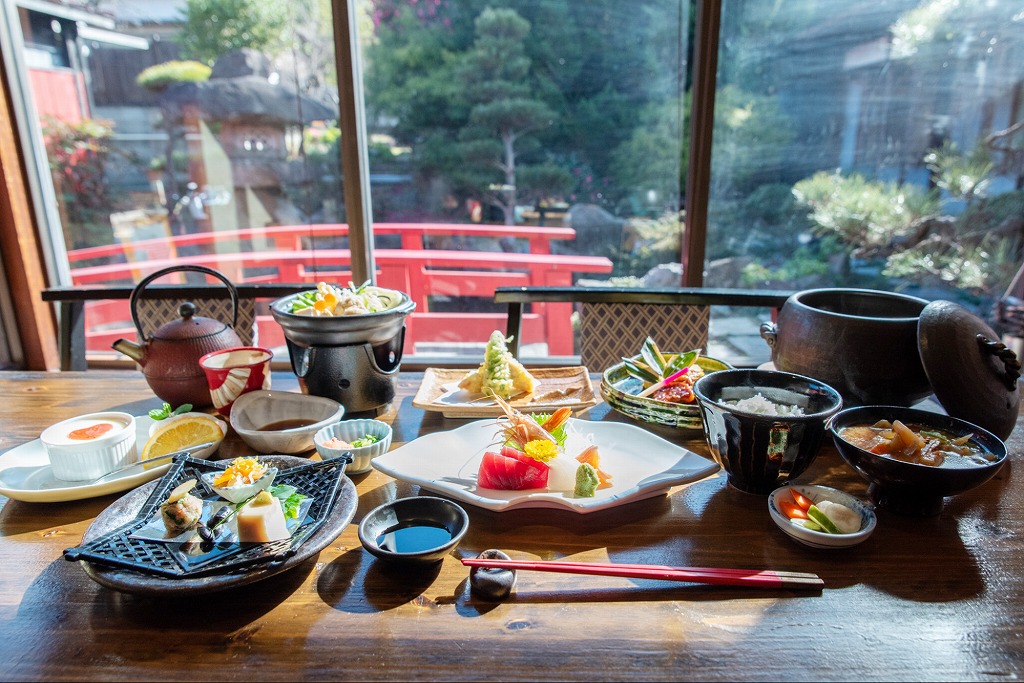 古い膳 螺鈿 流水草花 金銀蒔絵 四方膳 卓上 五客 根来 黒 木製 CM388