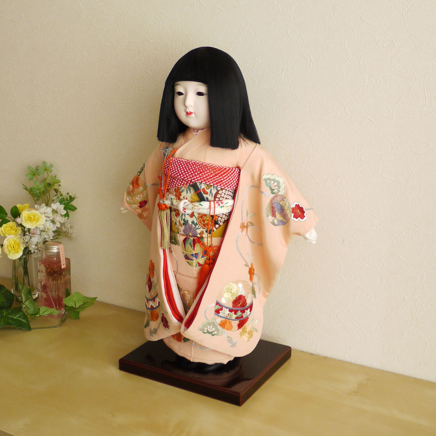 元賀章介作 12号(尺二)正絹手刺繍 手まり ピンク色 手塗本漆塗台 市松