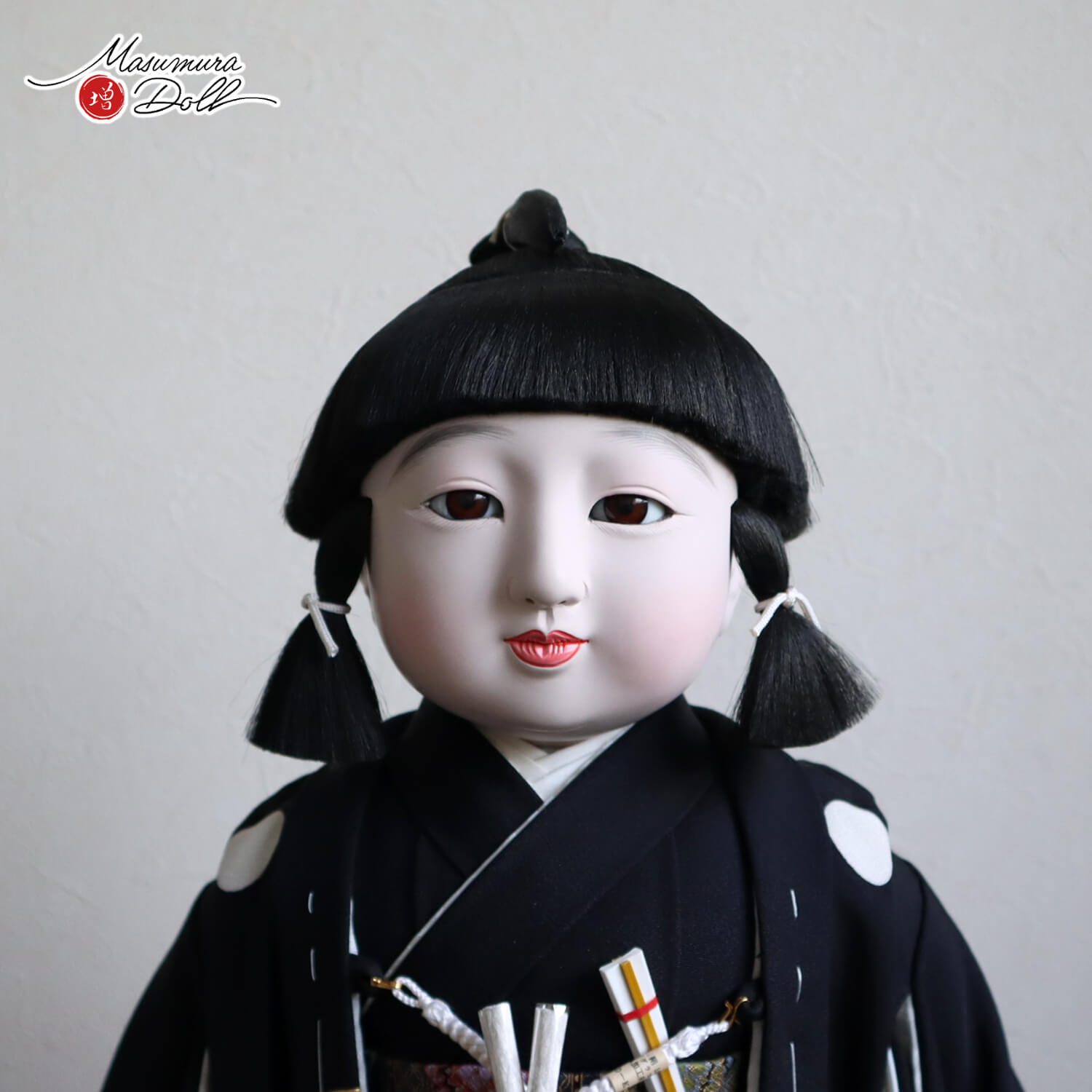 元賀章介作 15号(尺五) 頭師：松乾斎東光 桐塑 本頭 手刺繍 宝づくし