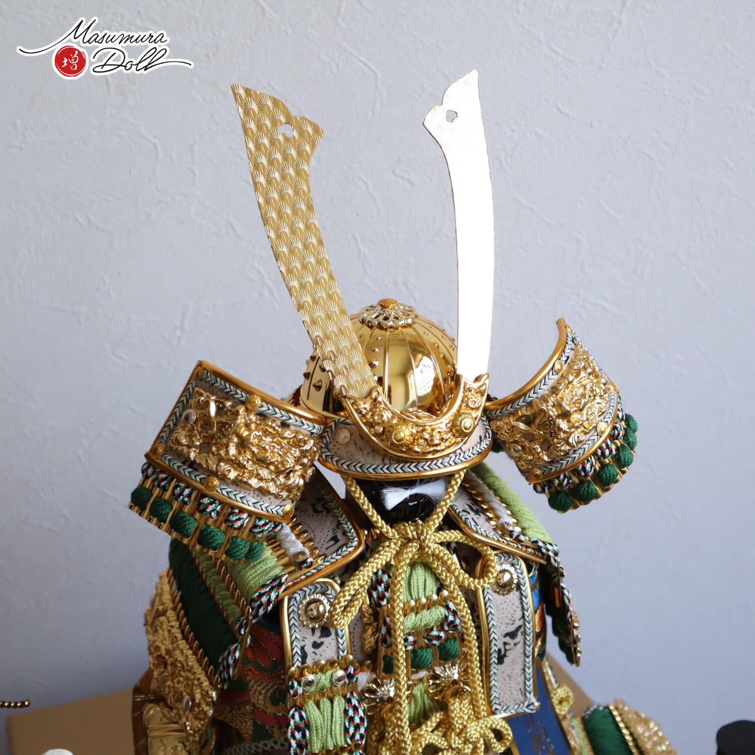 五月人形 ケース飾り 鎧 兜 鎧 本彫金 ケース 若竹裾濃糸鎧 緑 金小札