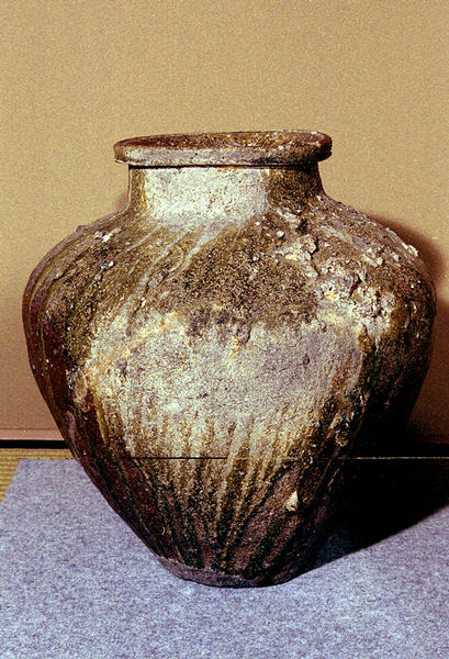 常滑壺（鎌倉時代）