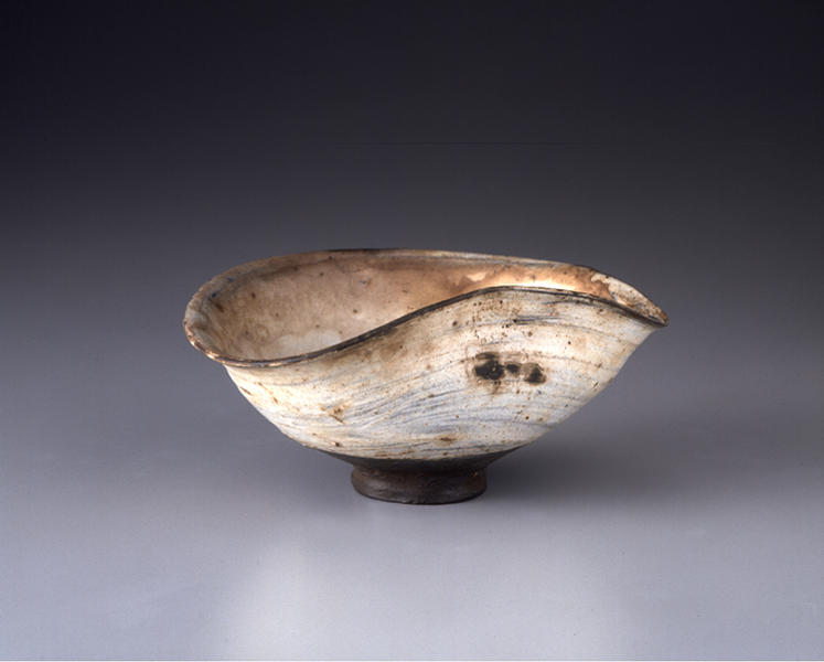 刷毛目茶碗 銘 灣月 - MIHO MUSEUM