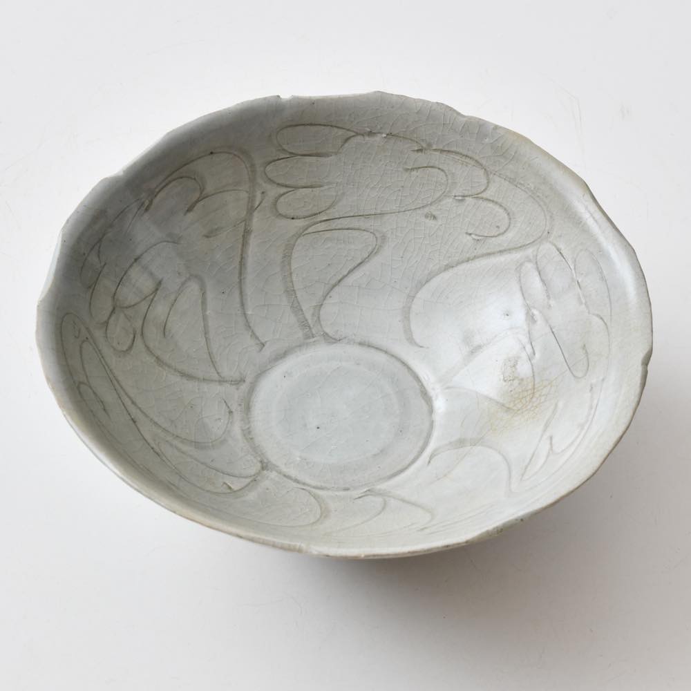中国 南宋 青磁刻花紋碗 ｜ みんげい おくむら （日本と世界の民芸）