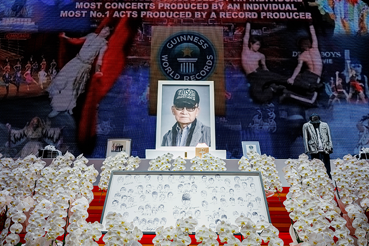 ジャニー喜多川さんお別れの会、嵐やTOKIOが明るくお見送り｜NEWS