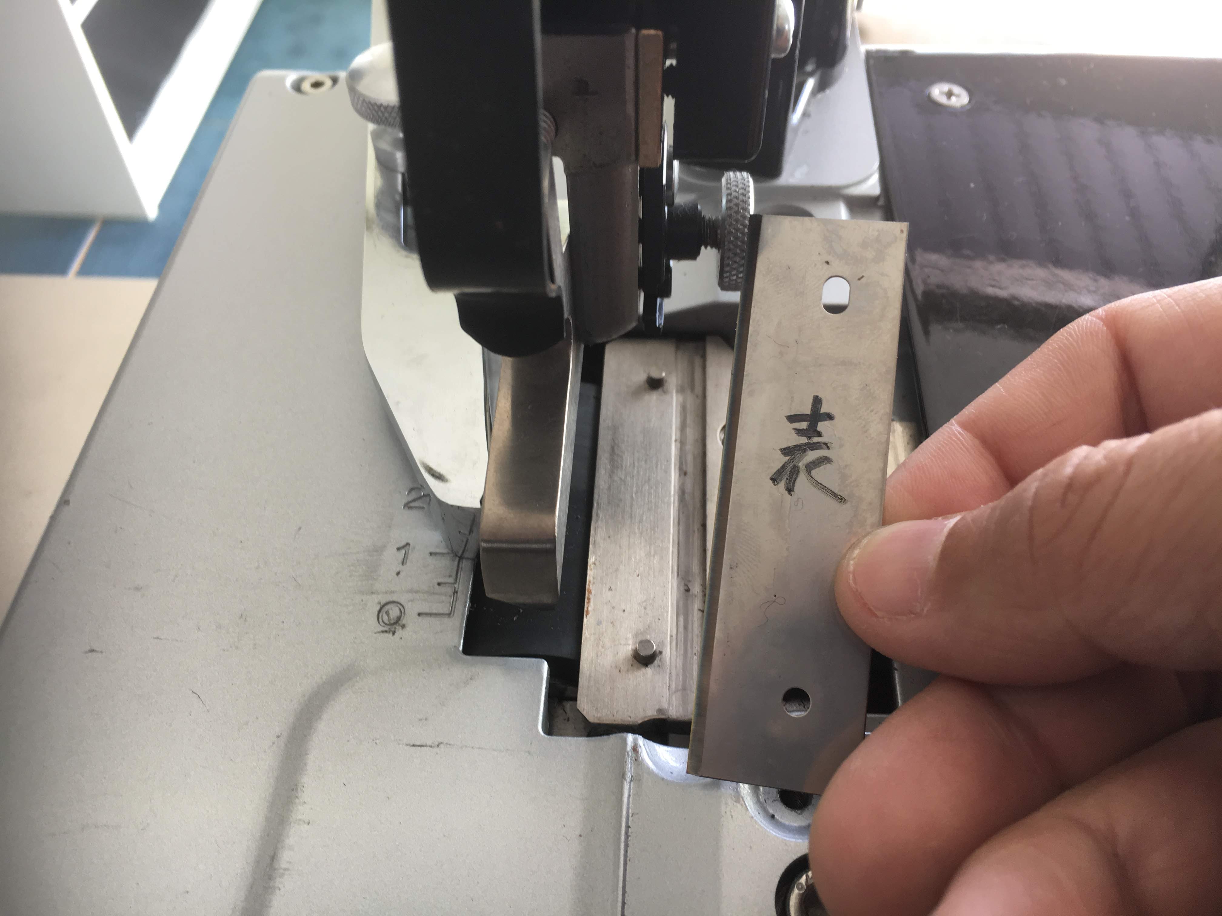 スカイミニの特徴：刃の交換時間3分、簡単替刃式で常に新品の切れ味