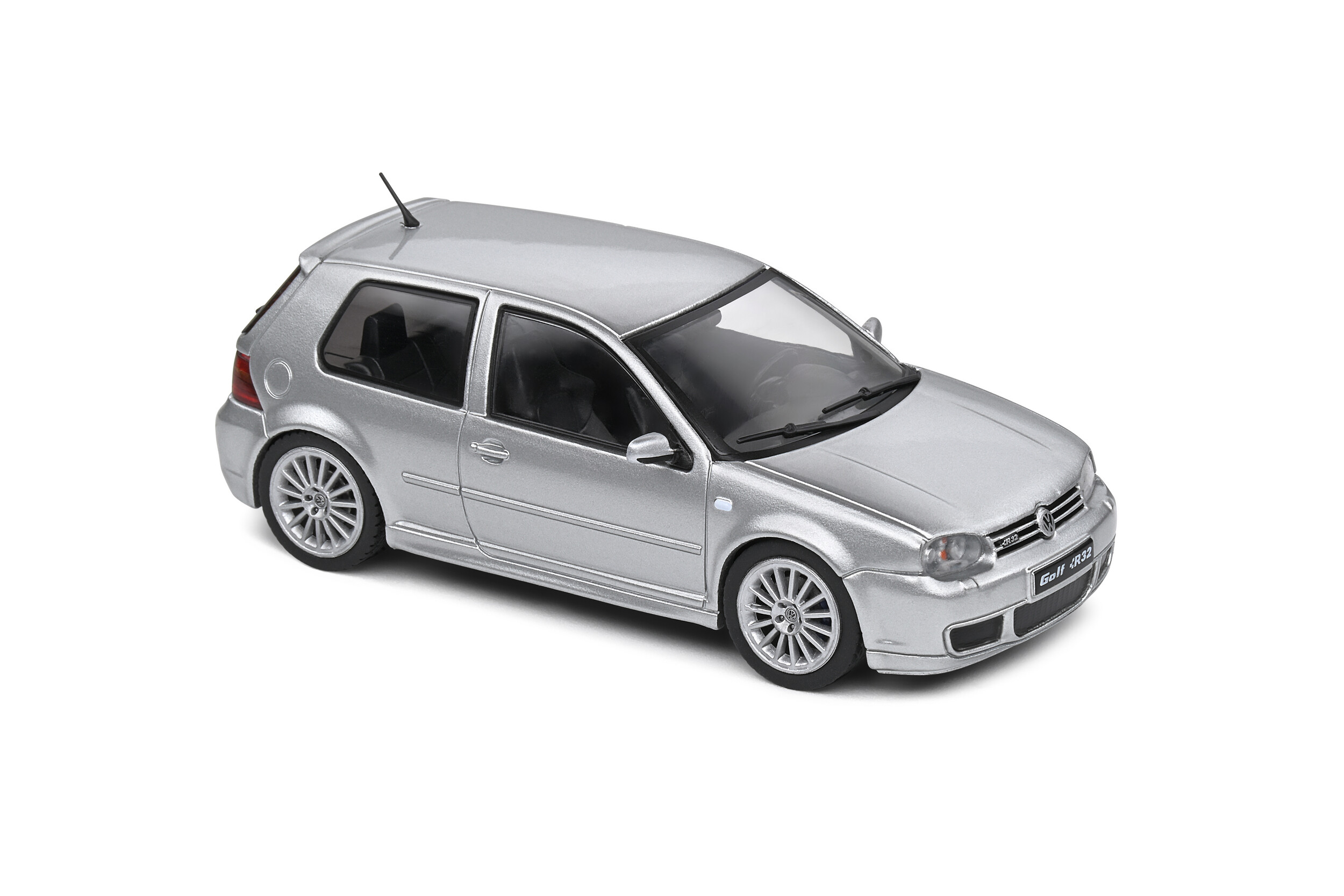 激レア Volkswagen Golf R32 未開封 1/43 激レア Volkswagen Golf R32