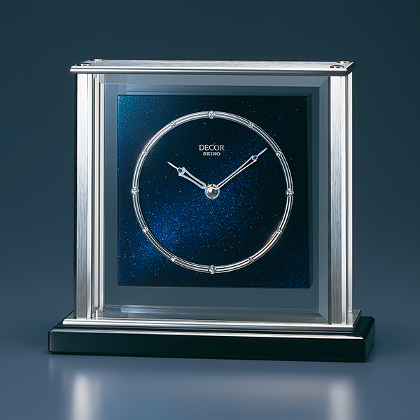 星の煌めく夜空の美しさを新技法で表現した高級置時計を発売6月10日