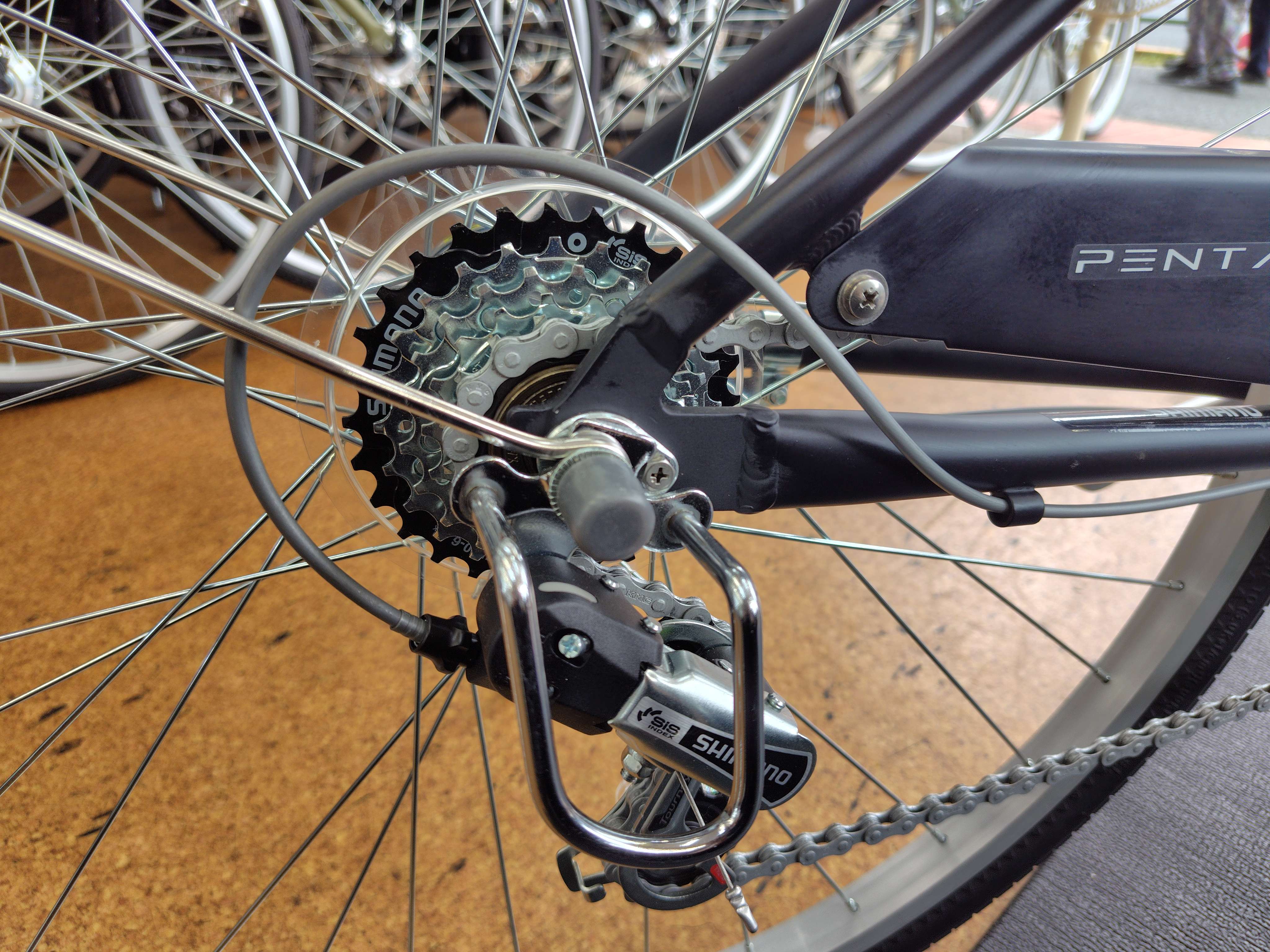 美品 ペンタス 自転車24インチ 変速6段ギア 籐籠 取説、鍵2個付き 楽天