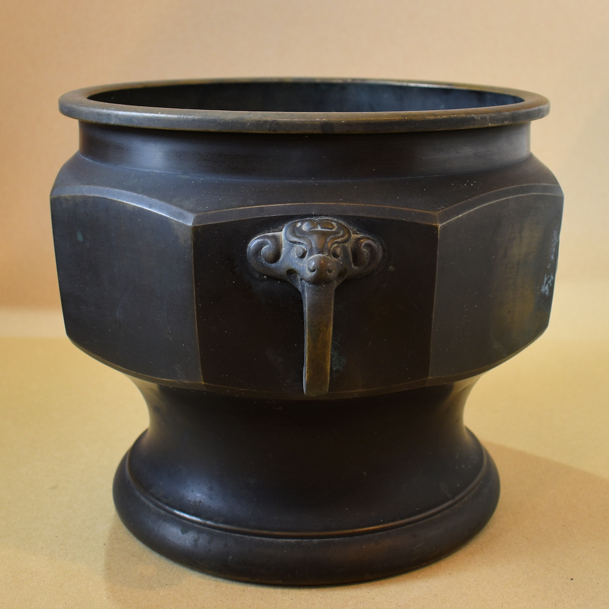 骨董品 希少 鉄製 火鉢 彫刻模様 - メルカリ