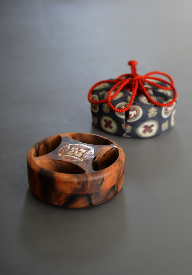 骨董品 茶道具 香合 黒柿千鳥香合 内側金箔(傷)銅板付属 配送桐箱