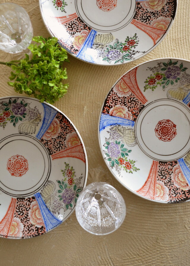 色絵印判花籠.唐草紋8寸皿 一枚 色絵皿Antique Sam's Collection