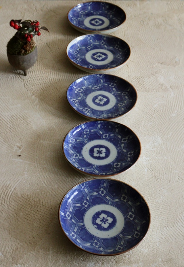 染付印判亀甲・丸に花菱紋様16cm皿 5枚組 取り皿 盛皿 中皿 プレート
