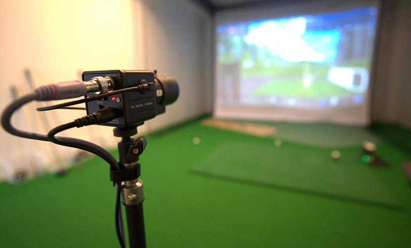 ゴルフシミュレーターSkyTrak（スカイトラック） | 24時間ジムを中心と