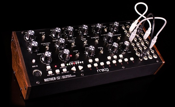 Moog初のセミモジュラー・シンセサイザーMohter-32が6/30に在庫入荷