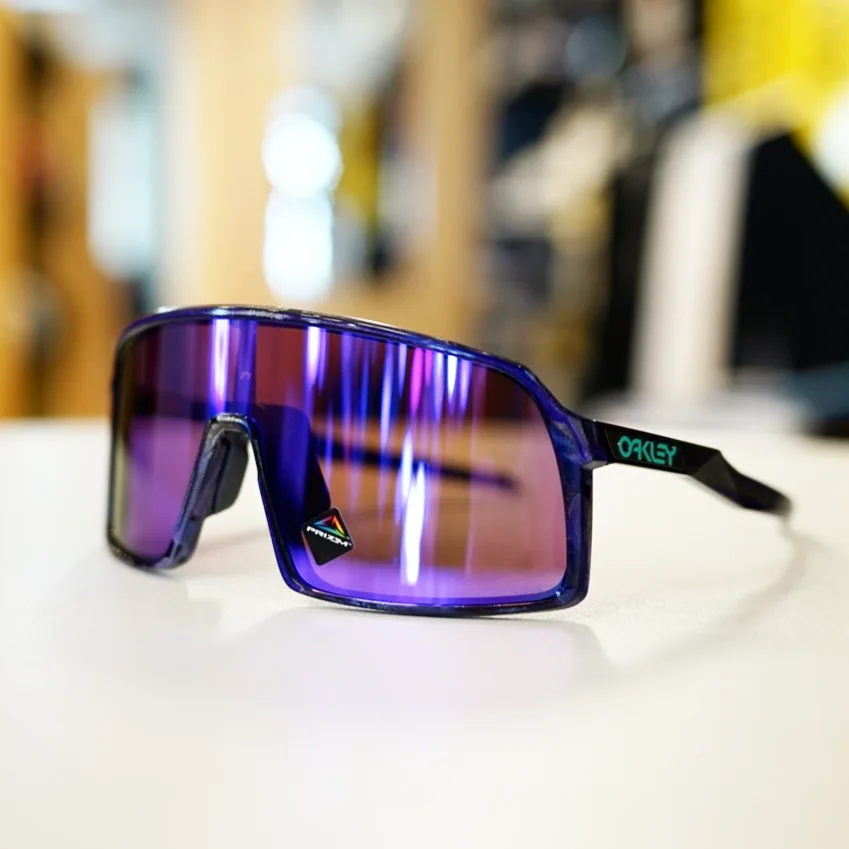 OAKLEY SUTROに限定カラー「SHIFT SPIN」コレクションが登場