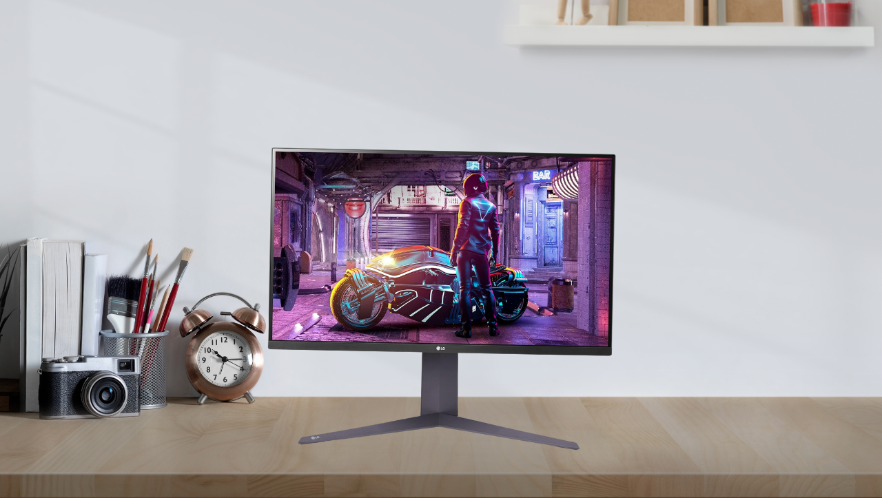 LG 32GQ750-B Review: Bright, colorful, and stylish