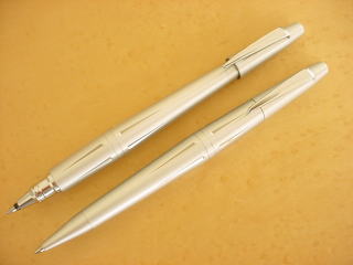 廃盤 TOMBOW トンボ鉛筆 Zoom ズーム 2000 油性 ボールペン 廃盤