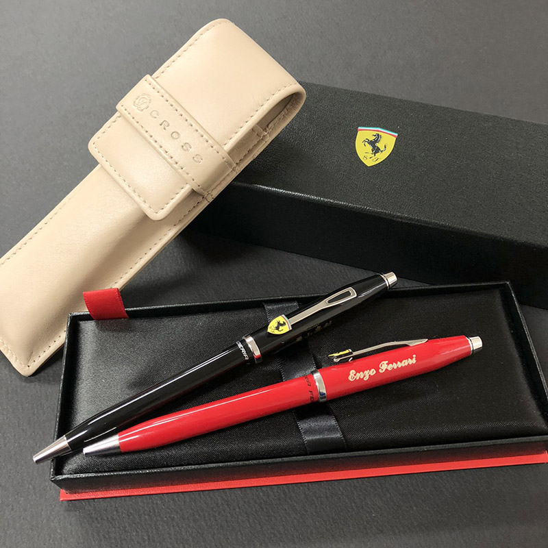 車のボディのようにグロッシーなボールペン CROSS センチュリーII