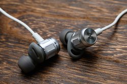 マニアも魅了する意欲作！ AVIOTの“ハイブリッド・トリプルドライバー