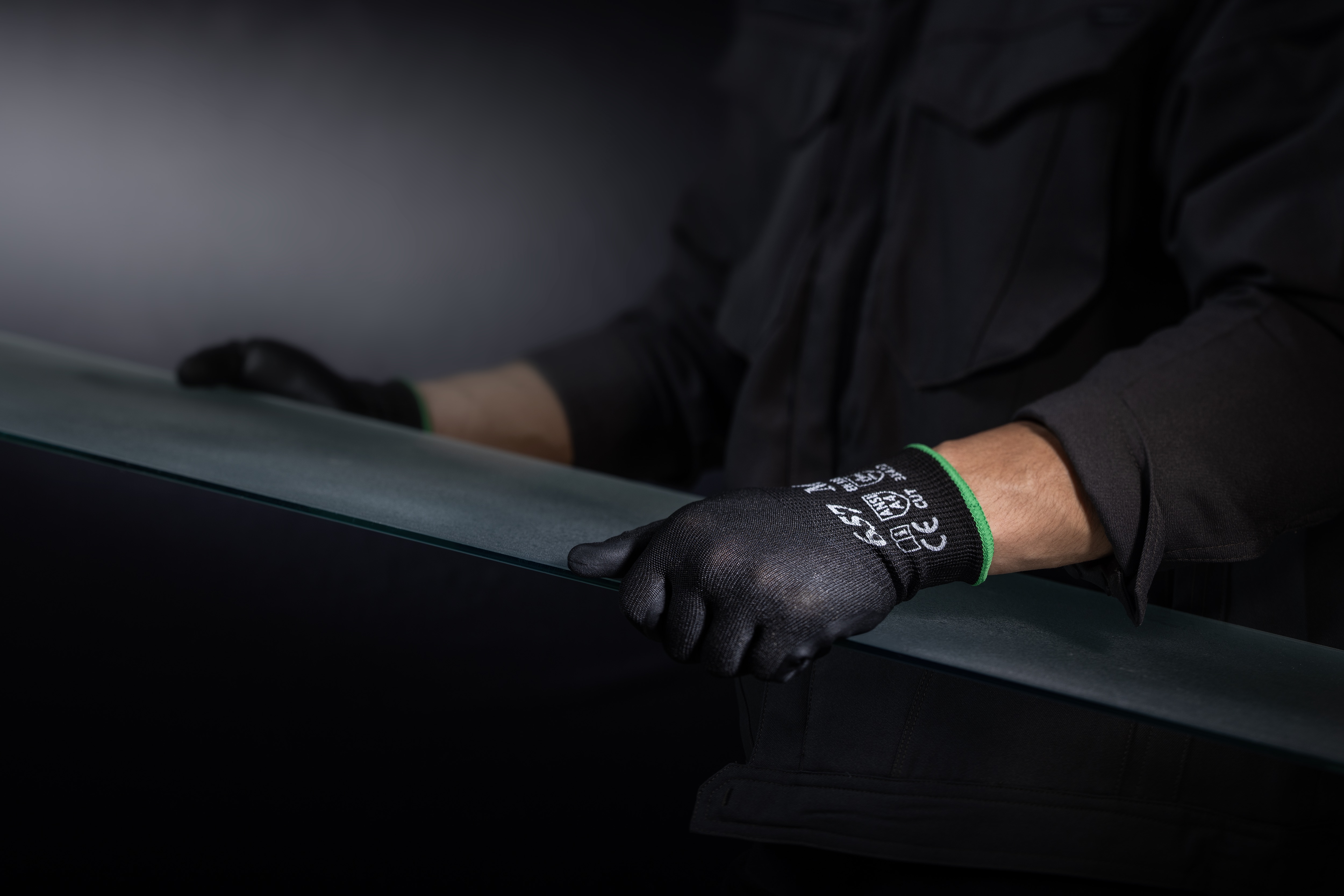 No.657 耐切創カットバリア 18G バサルト ニトリルコート | 手袋(耐切