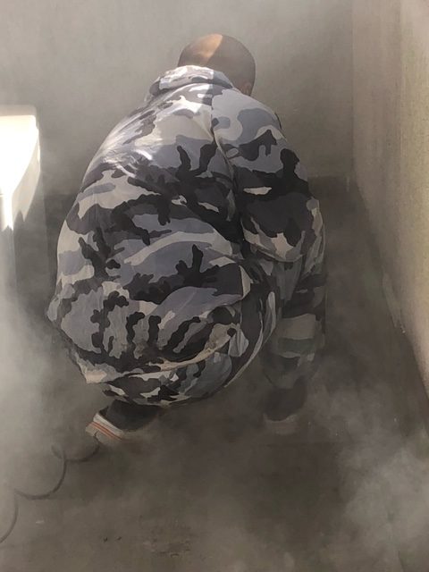 迷彩柄デープが多少剥がれかけていますホコリはできるだけ取り除きます