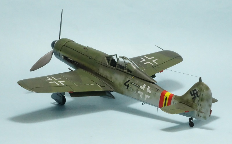 童友社 1/72 塗装済み完成品 フォッケウルフ Fw190D-9