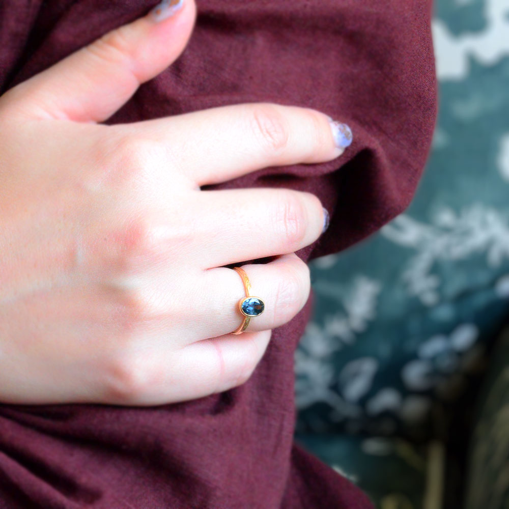 オーバルストーン ロンドンブルートパーズ リング 18金ゴールド