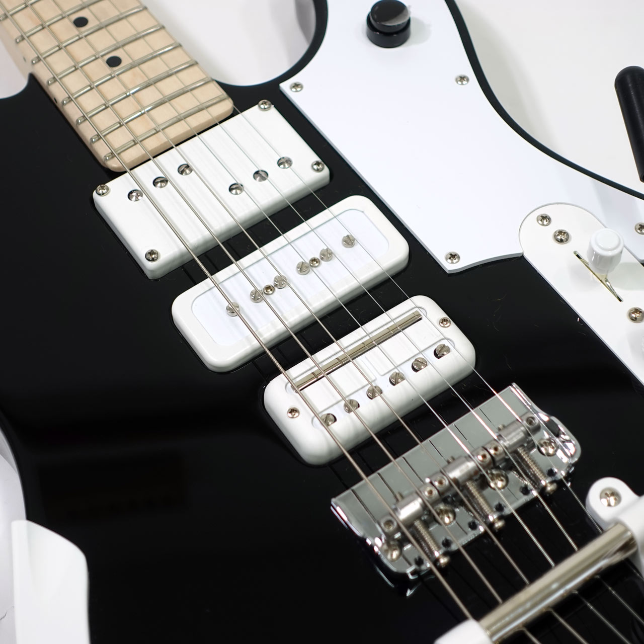 Vシェイプ エレキギター ホワイト/ブラック Vシェイプ エレキギター