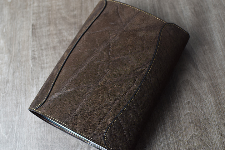 エレファントレザーを用いたステイショナリーアイテムについてのお話