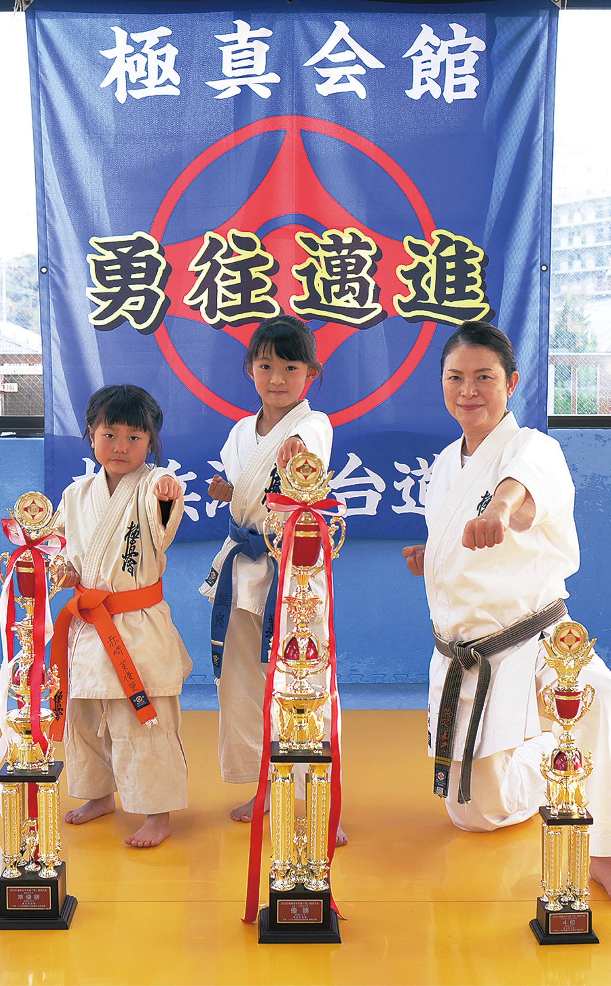 極真会館井上道場 空手｢型｣ 全国で3者躍動 林田さん（小2）は優勝