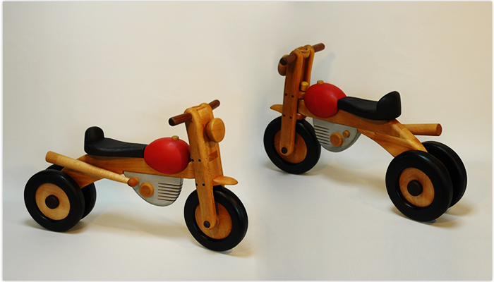 乗って、こわして、組み立てる、木製バイク型おもちゃ !! 乗って