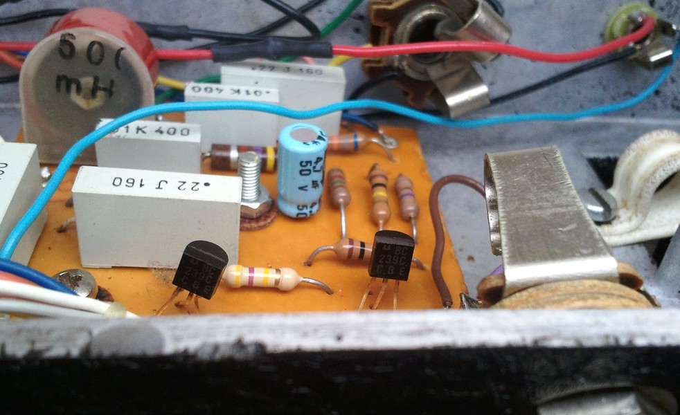 TONEHOME - the World of Vintage Guitar Effects Pedals - Mr. Cry