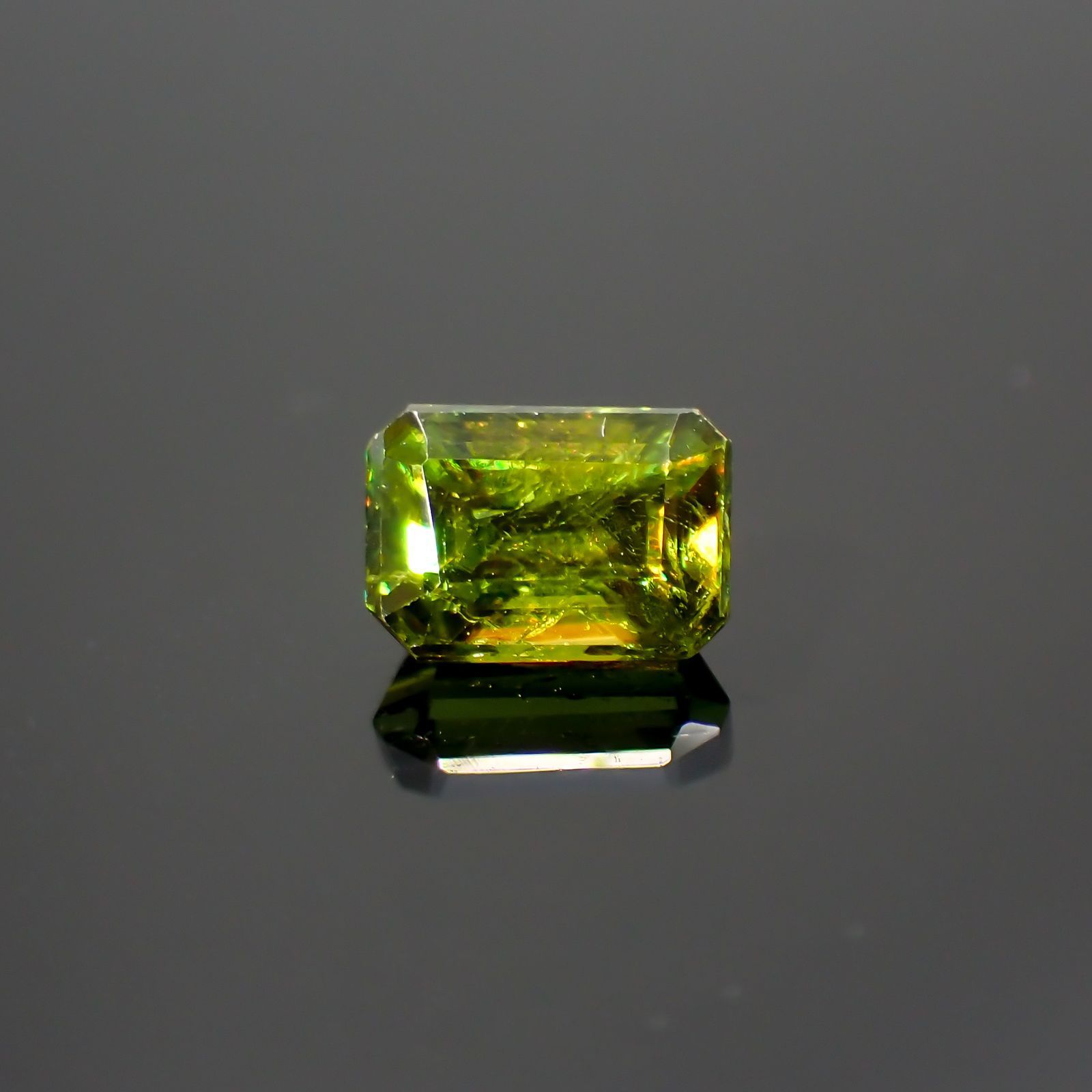 パキスタン/バルチスタン産】スフェーンの群晶