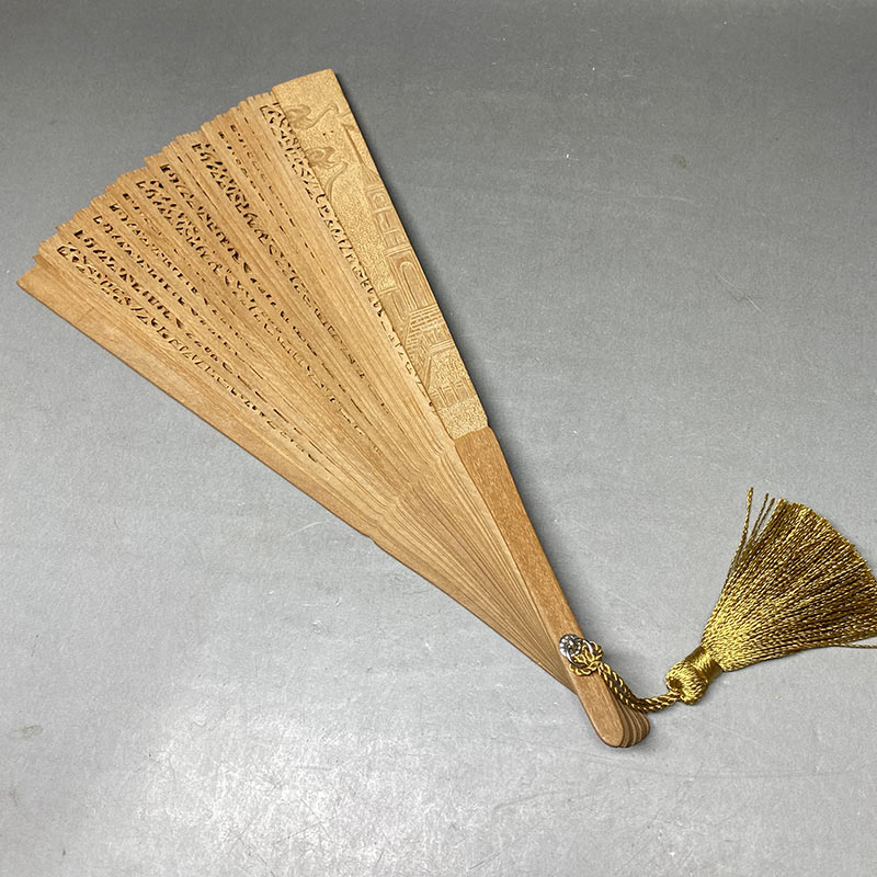 白檀の香，高級扇子彫刻 中国特製 扇子 白檀扇 木箱入 透かし彫り