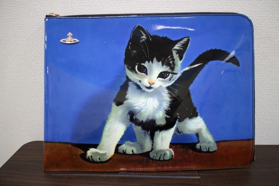 Vivienne Westwood/ヴィヴィアンウエストウッド】より、Kitten Clutch
