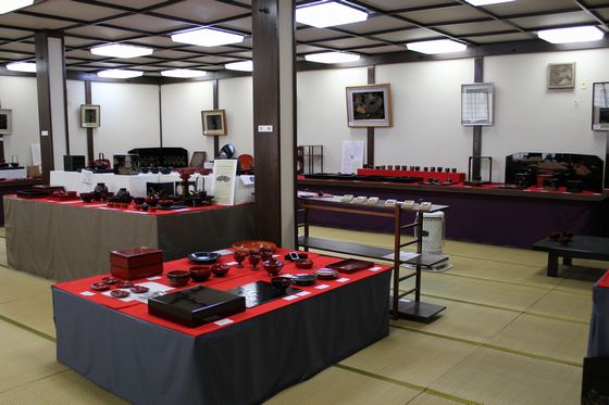 飾り棚 乾漆・波千鳥蒔絵 4,400,000円（税込） | 輪島塗の塗師屋 輪島