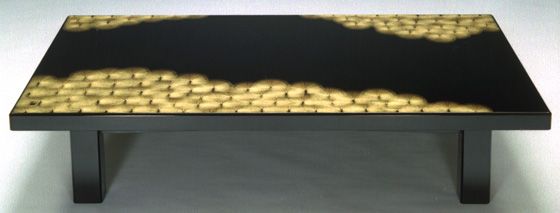 輪島塗 座卓・寿松沈金は、のみで彫った美しい線が、幾重に