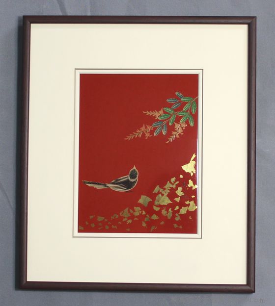 漆額・萩に小鳥蒔絵は、鮮やかな朱塗りに、愛らしい小鳥と色漆の萩を