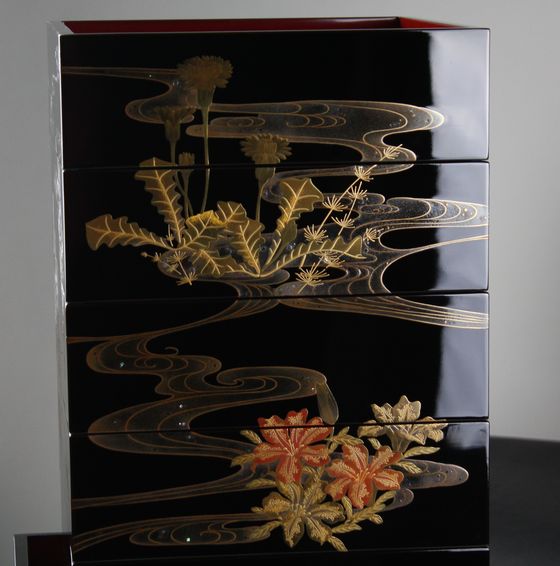 五段重箱 四季草花蒔絵 3,300,000円（税込） | 輪島塗の塗師屋 輪島
