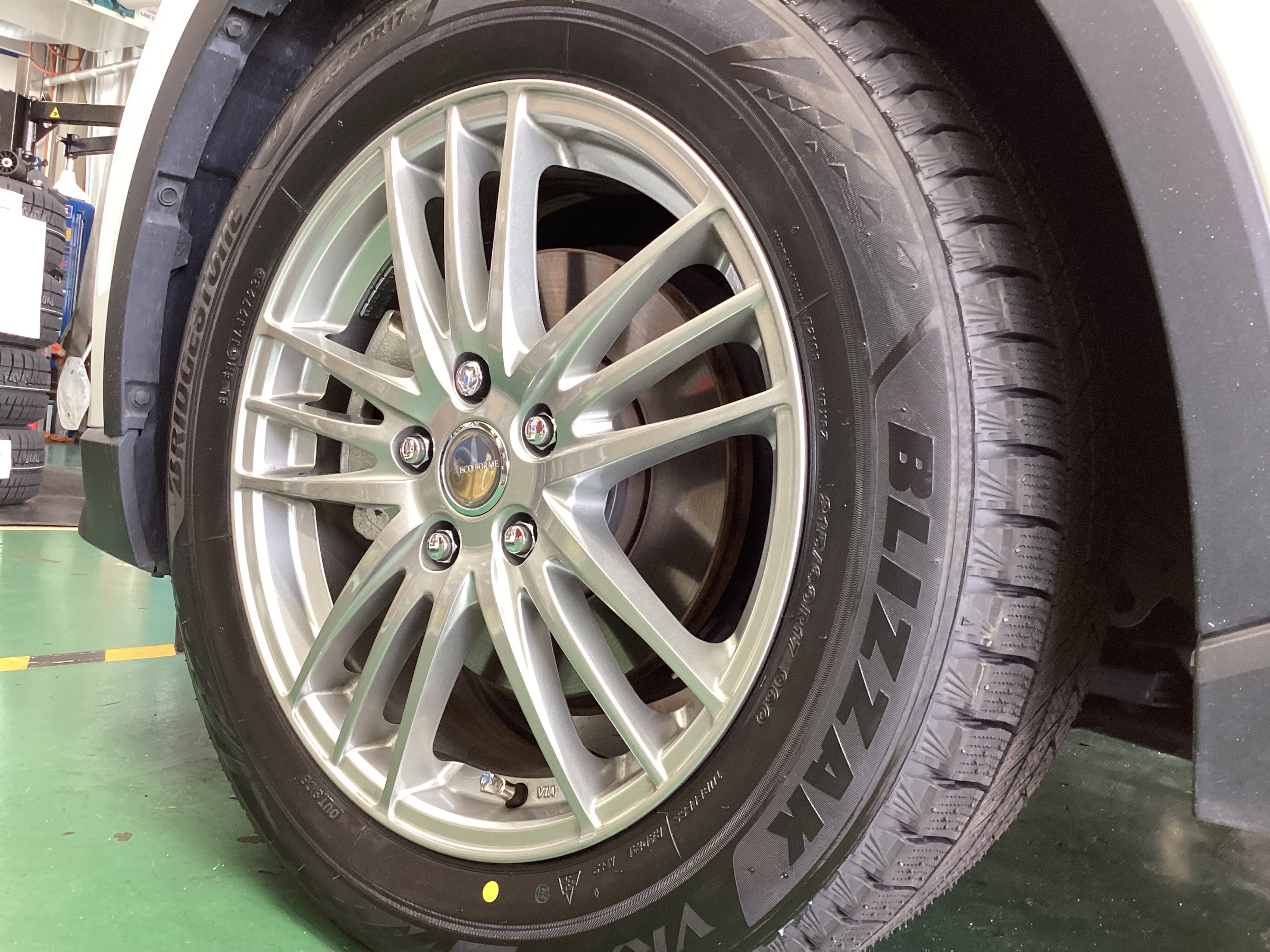 トヨタ・C−HR】スタッドレスタイヤホイールセット交換作業