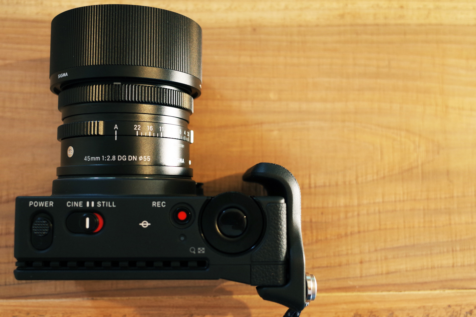 SIGMA fp】【極美品】 ミラーレス一眼レフ フルフレーム フルサイズ fp