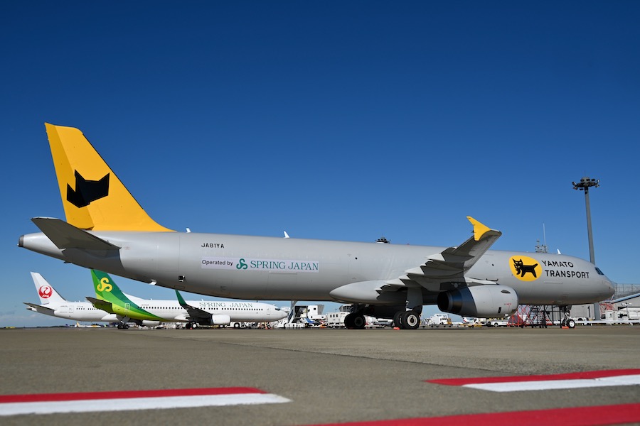 航空機・ヘリコプター Yamato Transport A321P2F JA82YA 航空機