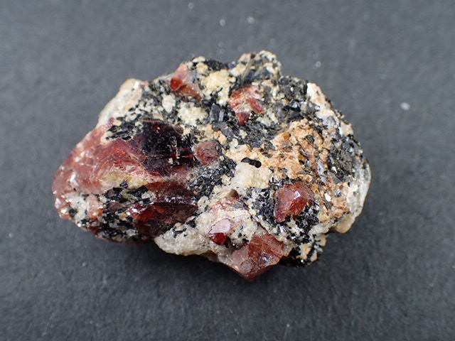 最高品質ジルコン（Zircon) Astor Valley, Gigit-Baltistan Pakistan